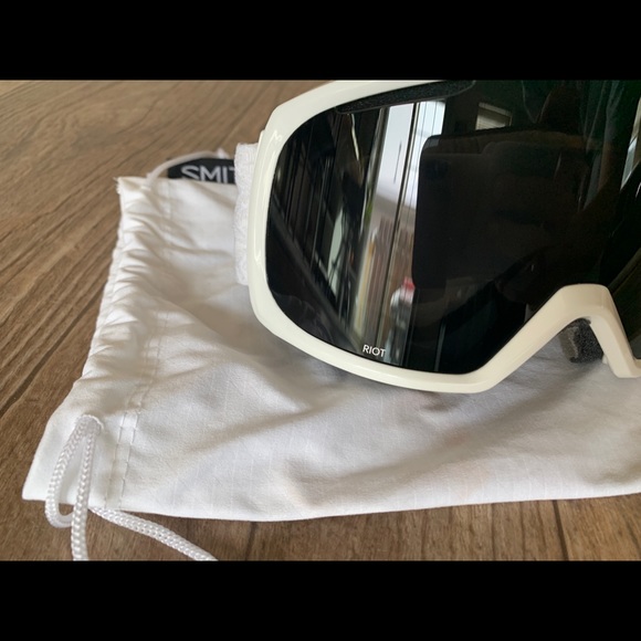Smith Riot Goggles - Picture 2 of 8